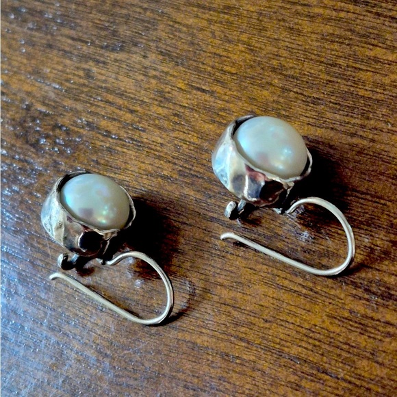 Silpada Margarite Pearl Hammered Silver Drop Earrings - Picture 4 of 7